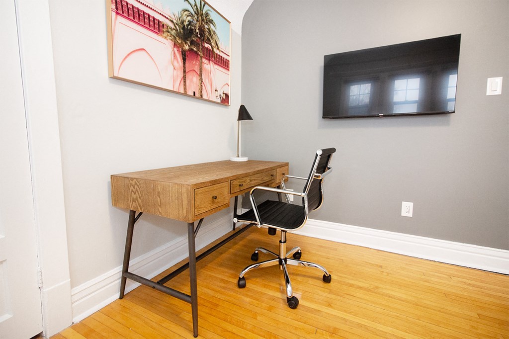 826 Wolseley House Rental Suites Apartments, 826 Wolseley Avenue